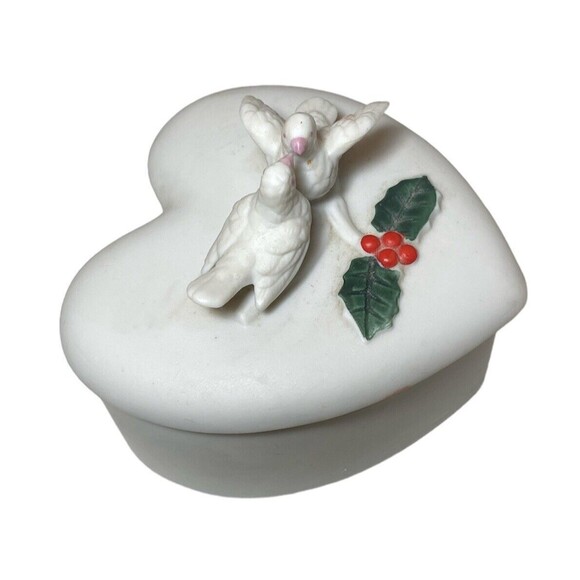 Porcelain Heart-Shaped Signed Candle Dish Lovebirds Christmas 4 x 4 Original Box - Picture 2 of 9